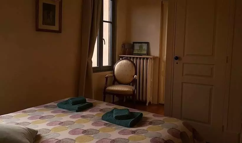 تختخواب و صبحانه La Maison Du Cremant