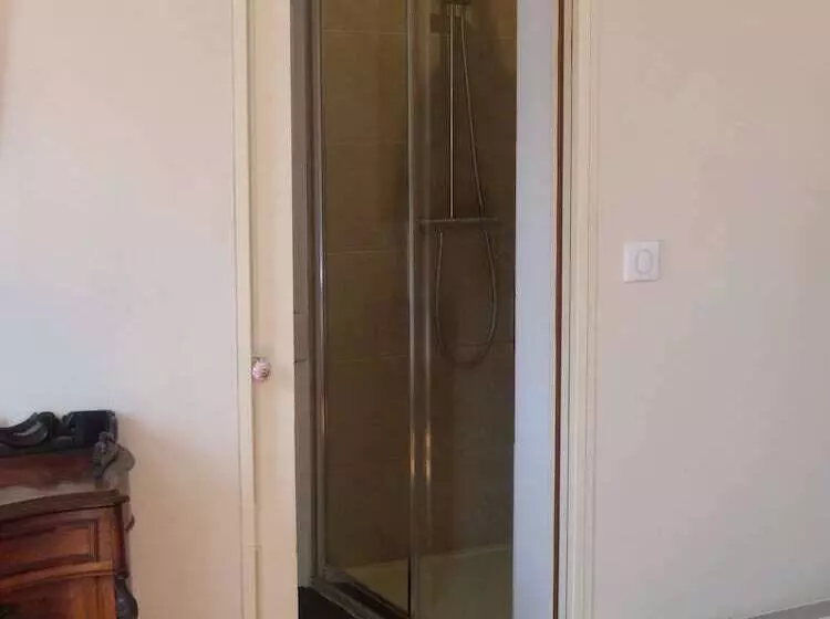 تختخواب و صبحانه La Maison Du Cremant