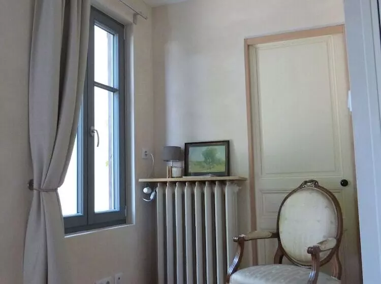 تختخواب و صبحانه La Maison Du Cremant