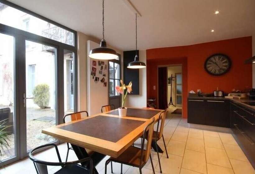 تختخواب و صبحانه La Maison Du Cremant