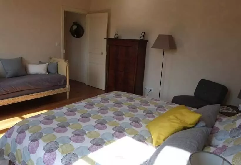 تختخواب و صبحانه La Maison Du Cremant