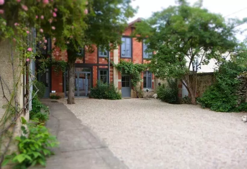 تختخواب و صبحانه La Maison Du Cremant