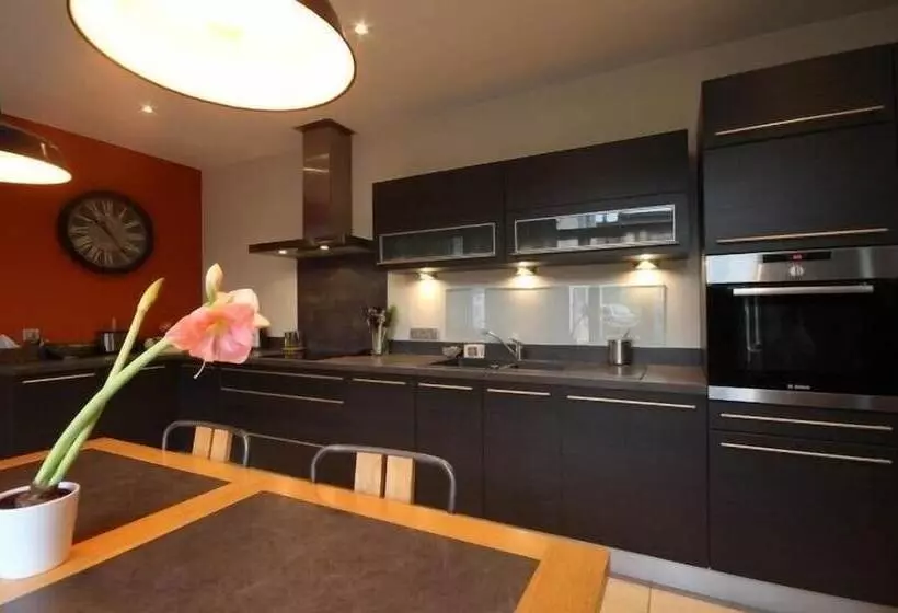 تختخواب و صبحانه La Maison Du Cremant