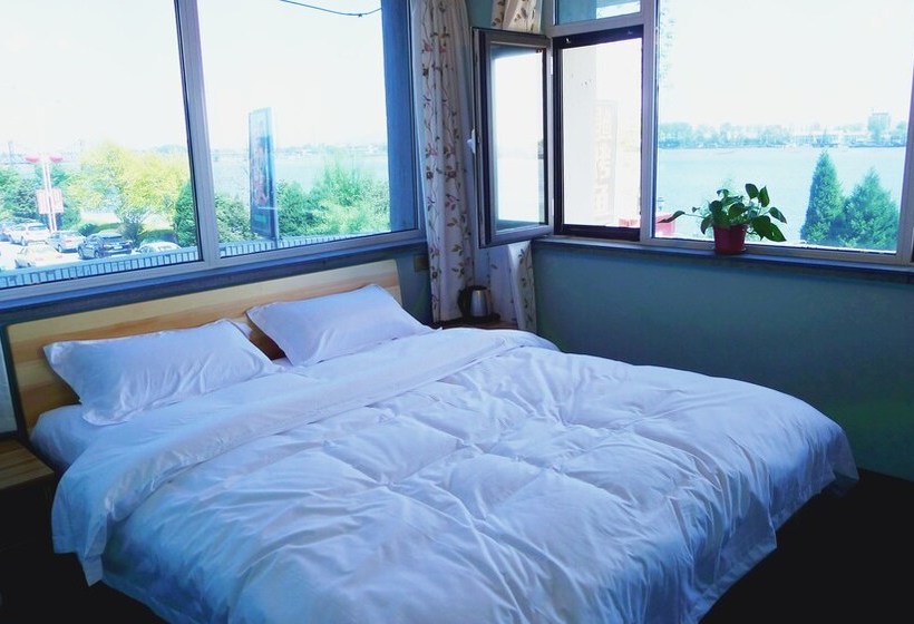 Black Tent Youth Hostel