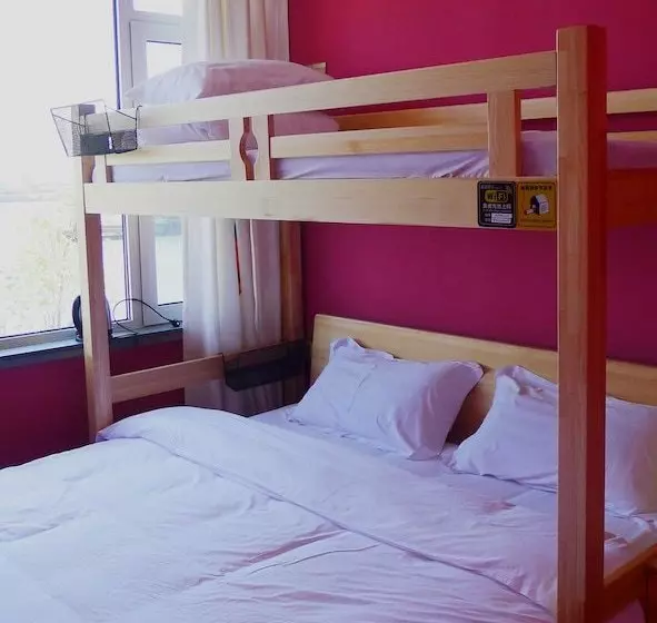 Black Tent Youth Hostel