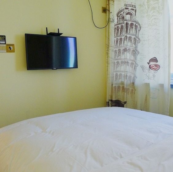 Black Tent Youth Hostel