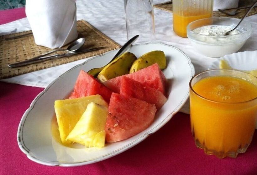 Отель Meru View Lodge