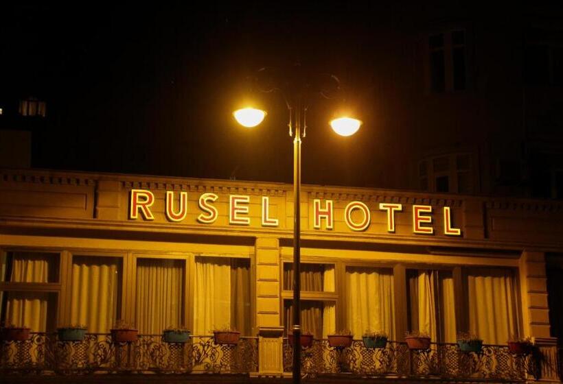 هتل Rusel