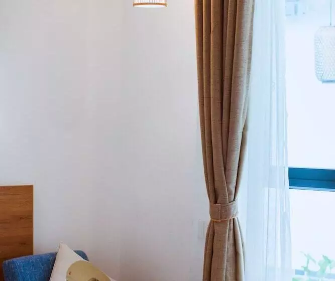 Listening To The Rain Hall Inn