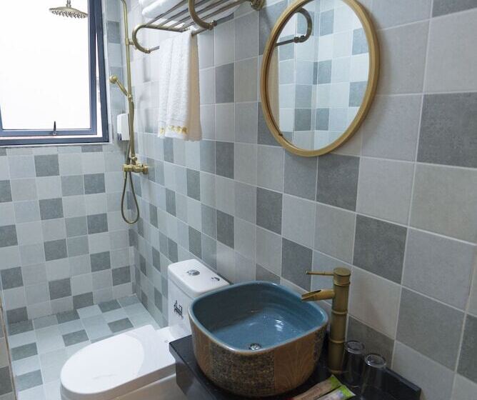 פנסיון Jiesu Renwen Guest House