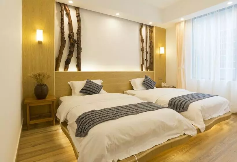 Majatalo Jiesu Renwen Guest House