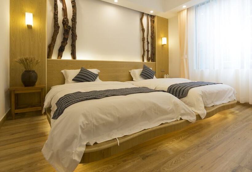 פנסיון Jiesu Renwen Guest House