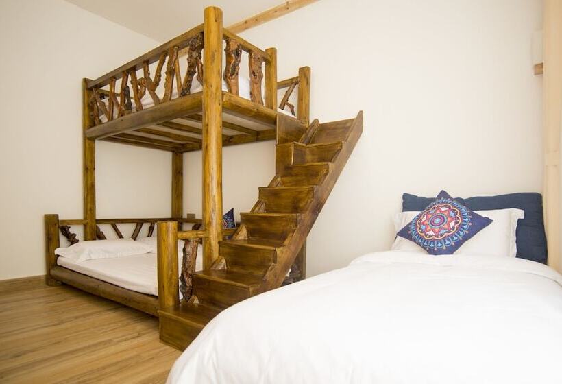 פנסיון Jiesu Renwen Guest House