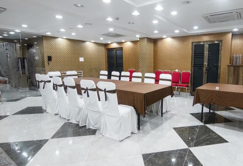 Hotel Vrinda Regency