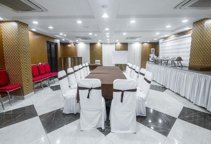 Hotel Vrinda Regency