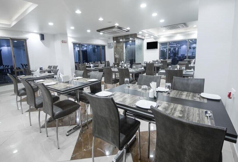 Hotel Vrinda Regency