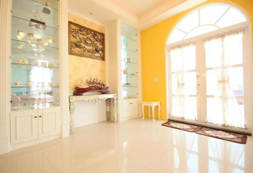 تختخواب و صبحانه Decoupage Manor