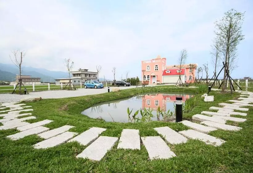 تختخواب و صبحانه Decoupage Manor