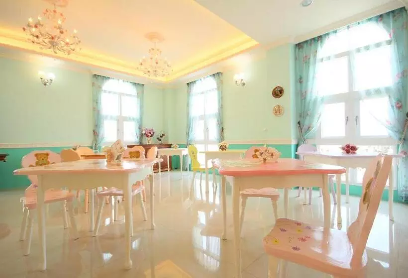 تختخواب و صبحانه Decoupage Manor