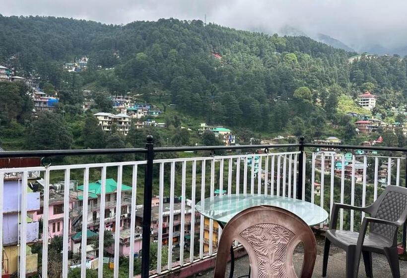 فندق Hill Town
