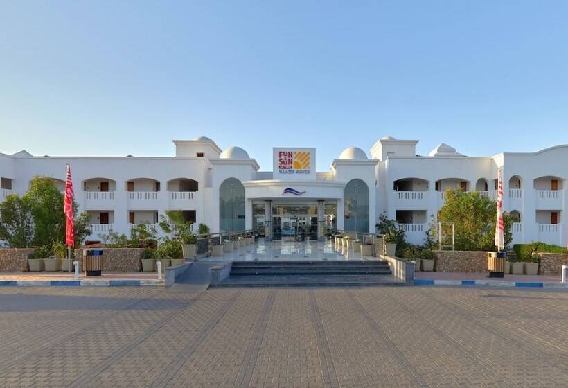 هتل Naama Waves