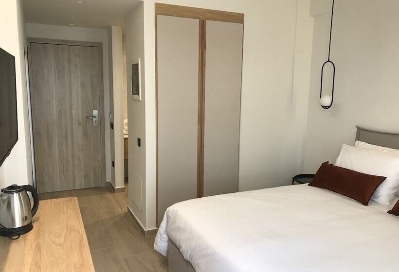 The City Hotel & Suites