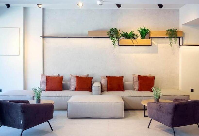 The City Hotel & Suites