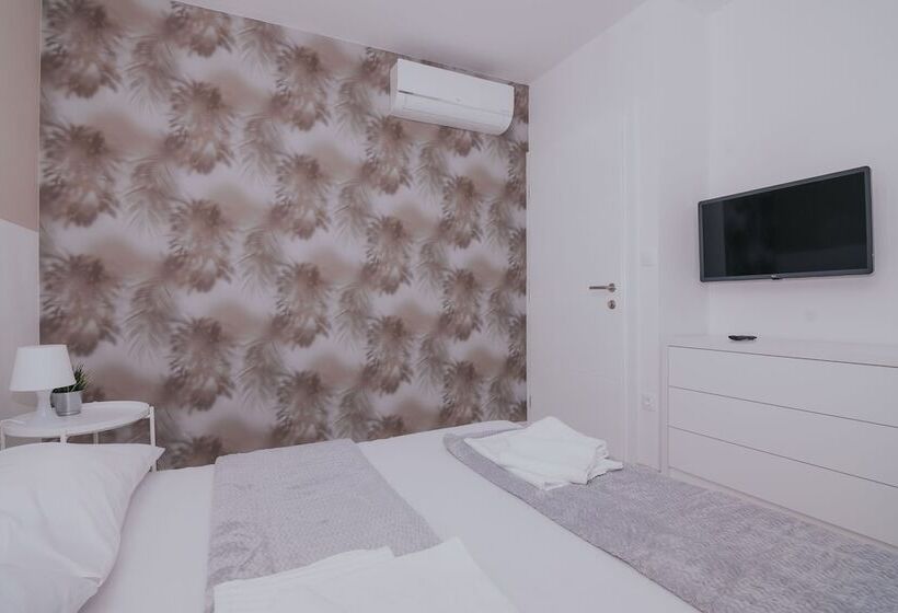 Apartments Pool Villa Aldura