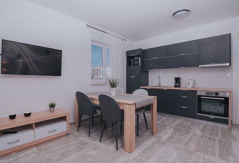 Apartments Pool Villa Aldura