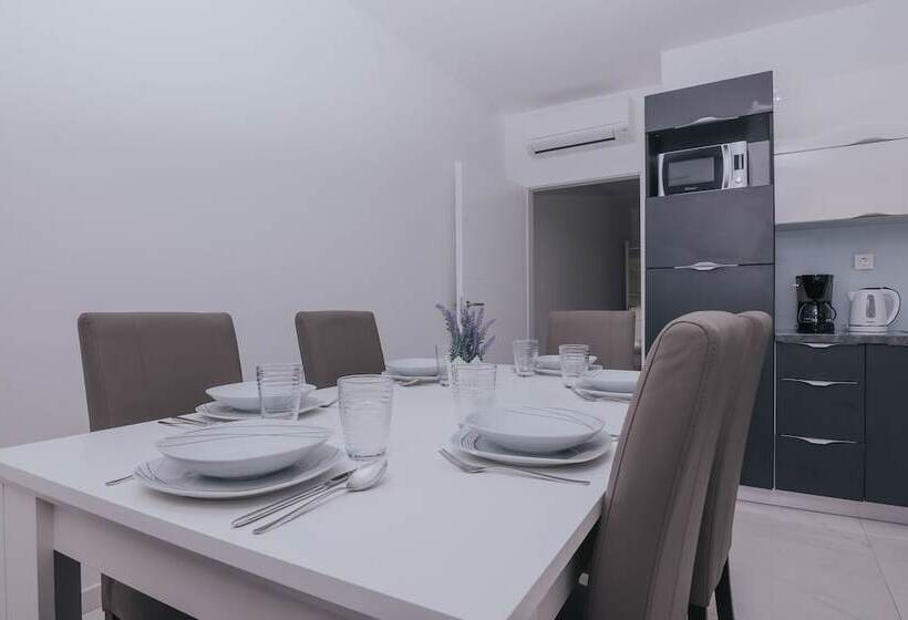 Apartments Pool Villa Aldura