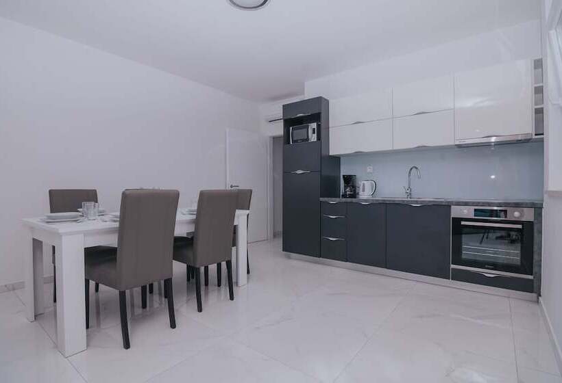 Apartments Pool Villa Aldura