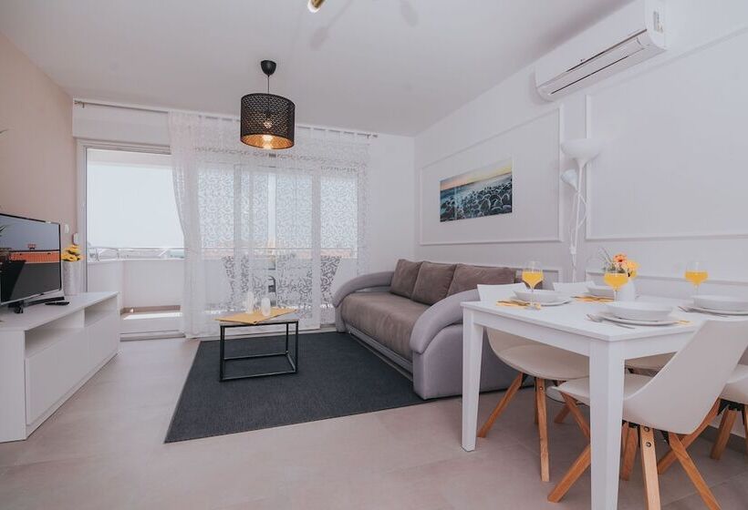 Apartments Pool Villa Aldura