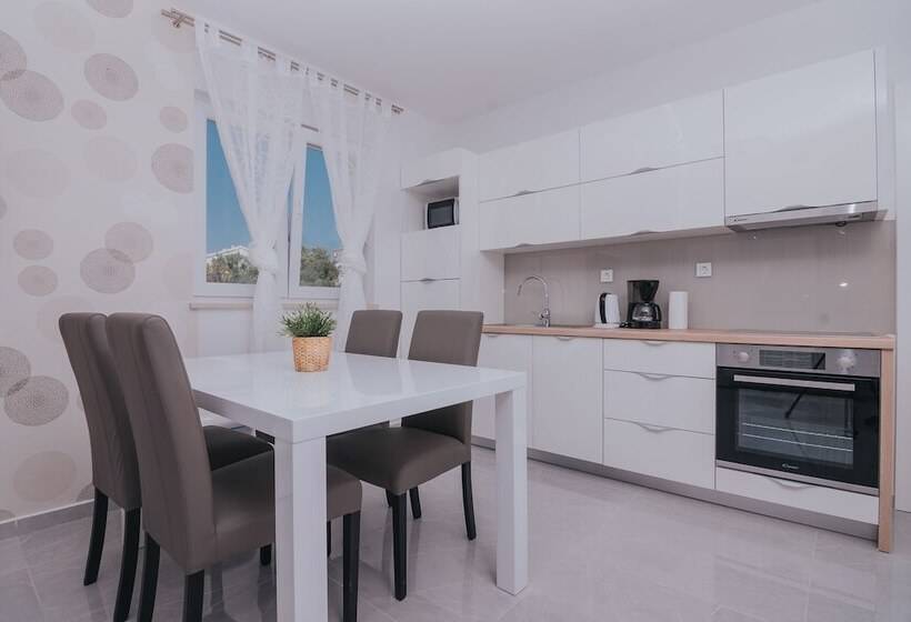 Apartments Pool Villa Aldura