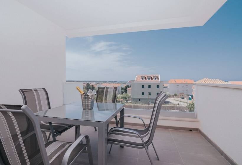 Apartments Pool Villa Aldura