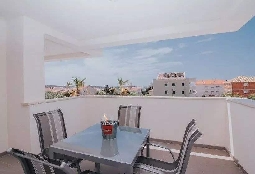 Apartments Pool Villa Aldura