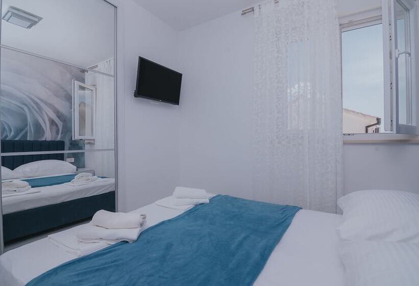 Apartments Pool Villa Aldura