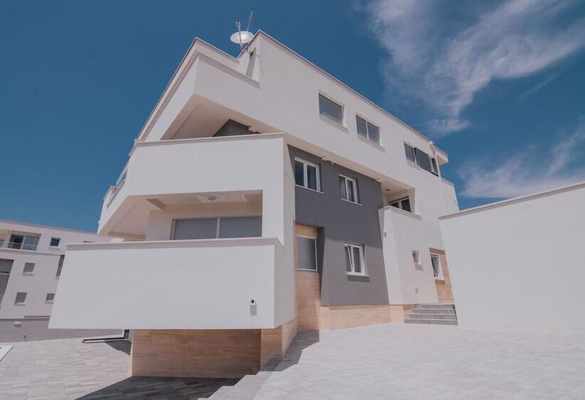 Apartments Pool Villa Aldura