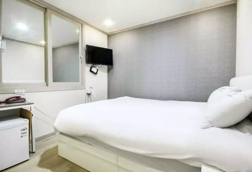 Yeosu Rainbow Self Check In Motel