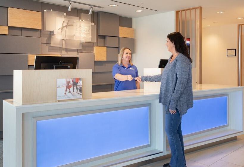 هتل Holiday Inn Express & Suites Ely, An Ihg