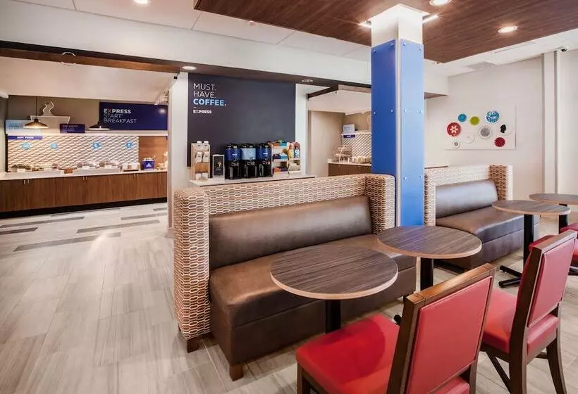 Hotelli Holiday Inn Express & Suites   Ely, An Ihg