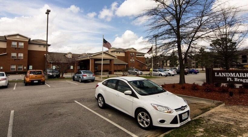 هتل The Landmark Inn