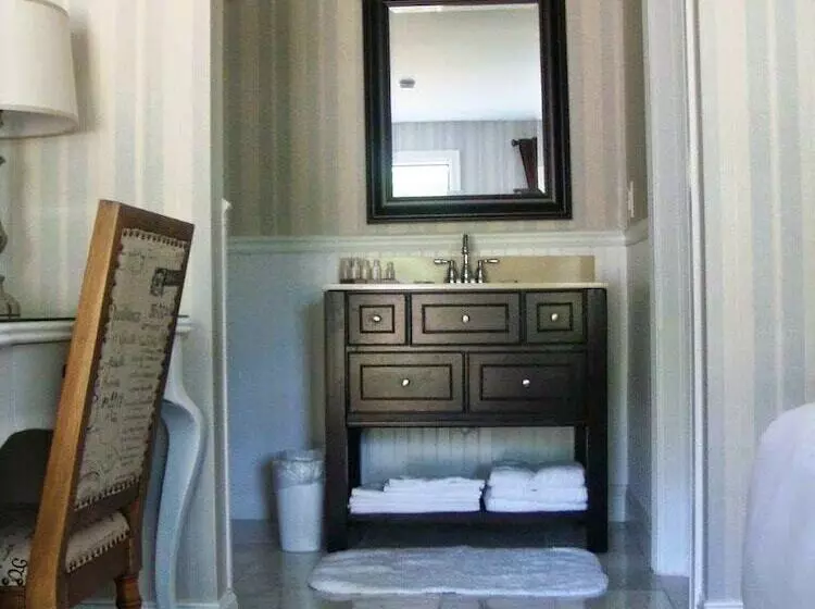 Hotelli The Milestone Inn