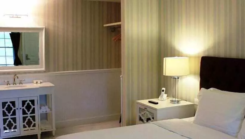 Hotelli The Milestone Inn