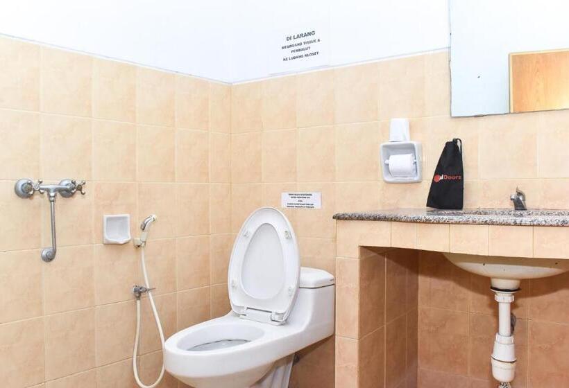 بنسيون Reddoorz Plus @ Tirta Kencana