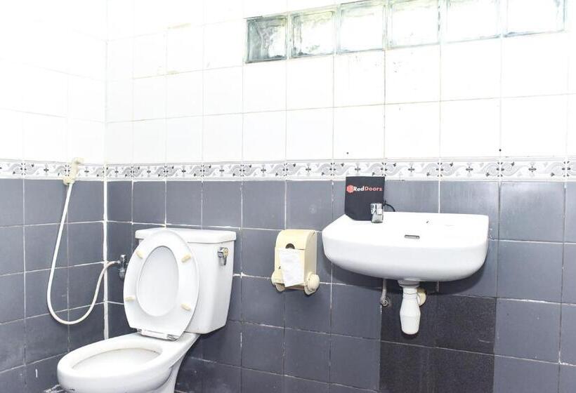 بنسيون Reddoorz Plus @ Tirta Kencana