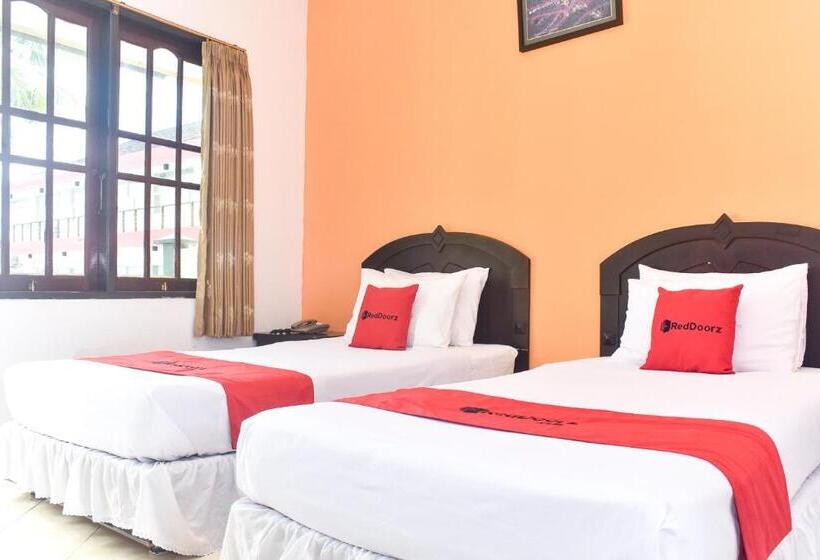 بنسيون Reddoorz Plus @ Tirta Kencana