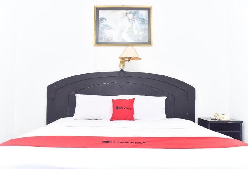 بنسيون Reddoorz Plus @ Tirta Kencana