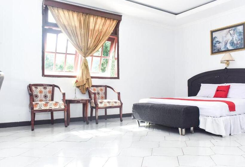 بنسيون Reddoorz Plus @ Tirta Kencana