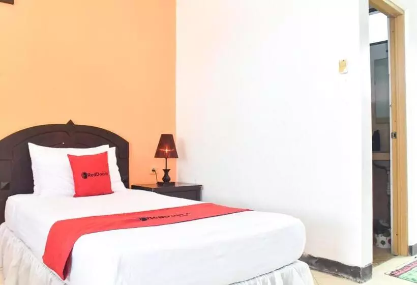 Majatalo Reddoorz Plus @ Tirta Kencana