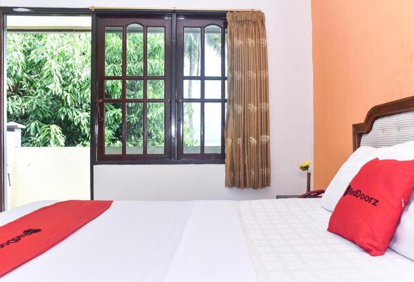 بنسيون Reddoorz Plus @ Tirta Kencana